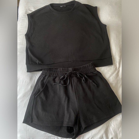 Short set - Picture 2 of 4